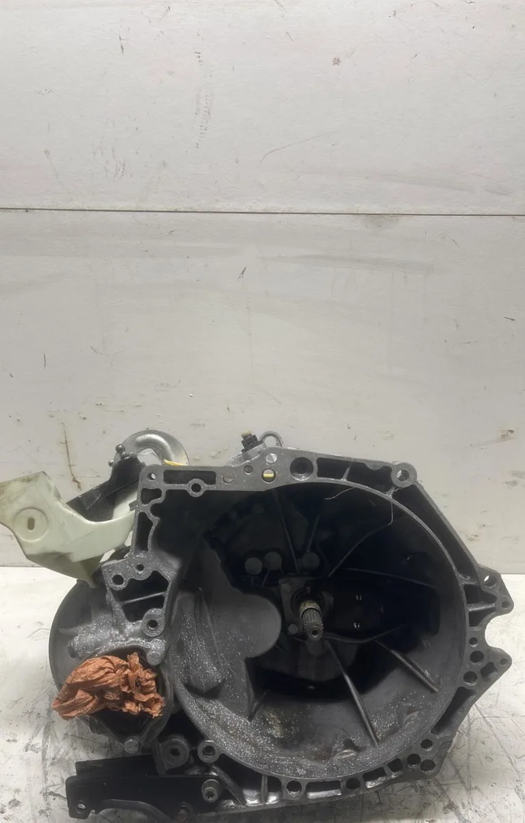 Boîte de vitesses manuelle Peugeot 208 I (CA_, CC_) 1.6 bluehdi 100 (2015) 5 portes occasion