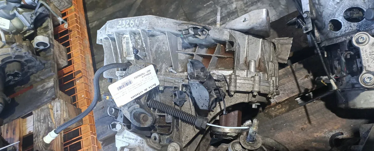 Boîte de vitesses manuelle Renault MEGANE III 3/5 portes (BZ0/1_, B3_) 1.5 dci (bz09, bz0d, bz1w, bz29, bz14) (2009) 5 p