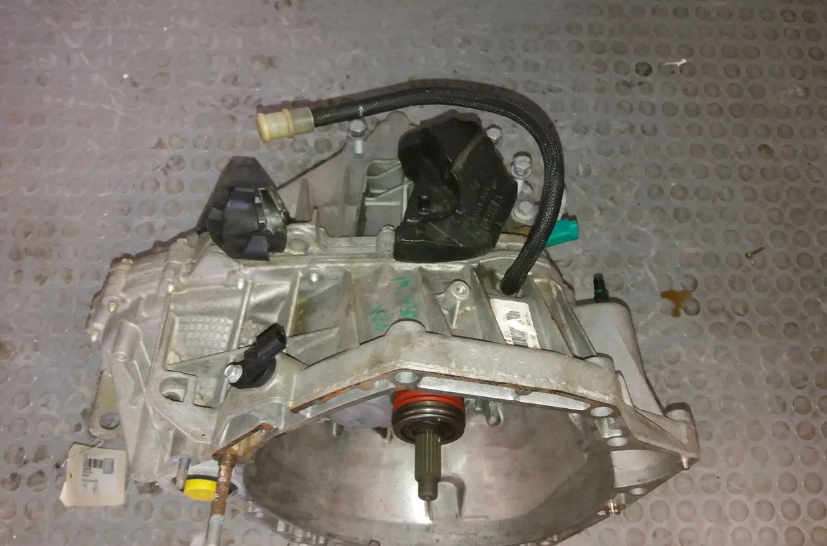 Boîte de vitesses manuelle Renault MEGANE III 3/5 portes (BZ0/1_, B3_) 1.5 dci (bz09, bz0d, bz1w, bz29, bz14) (2009) 5 p