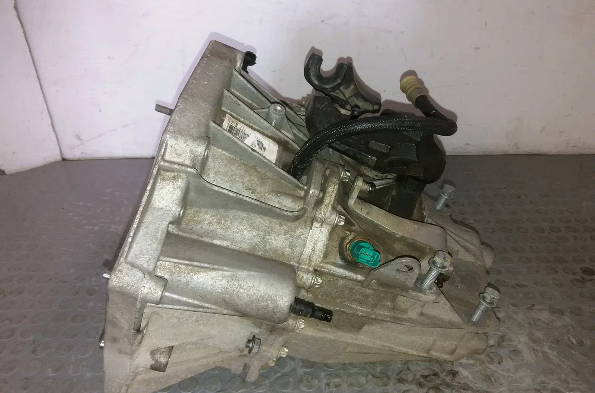 Boîte de vitesses manuelle Renault MEGANE III 3/5 portes (BZ0/1_, B3_) 1.5 dci (bz09, bz0d, bz1w, bz29, bz14) (2009) 5 p