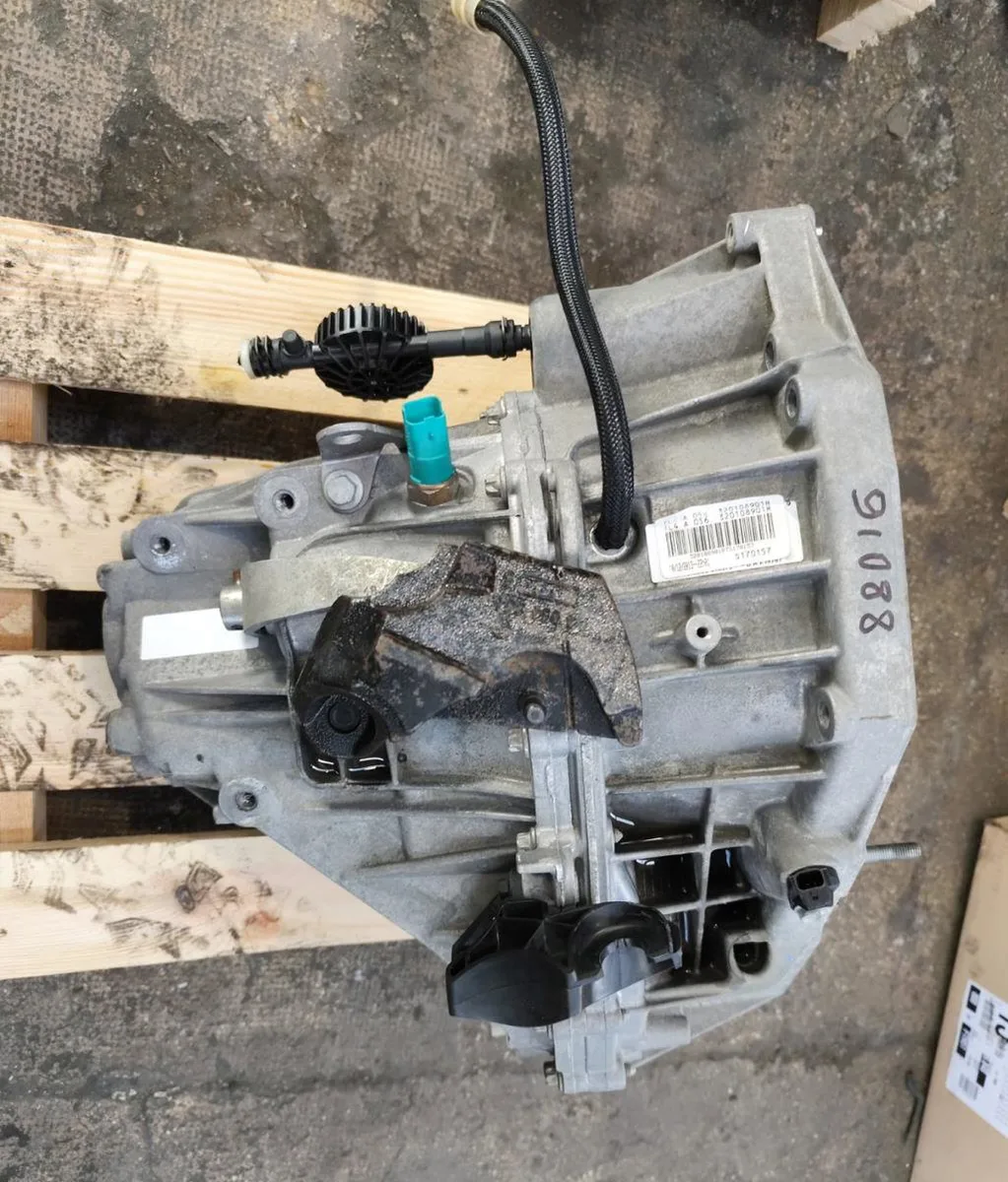Boîte de vitesses manuelle Renault MEGANE III 3/5 portes (BZ0/1_, B3_) 1.5 dci (bz1g, bz1w, bz0r) (2013-2015) 5 portes o