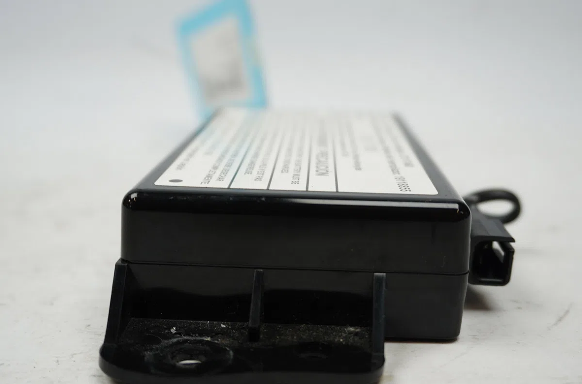 Boitier de batterie de traction Opel KARL (C16) 1.0 (2015-2018) occasion — photo 4