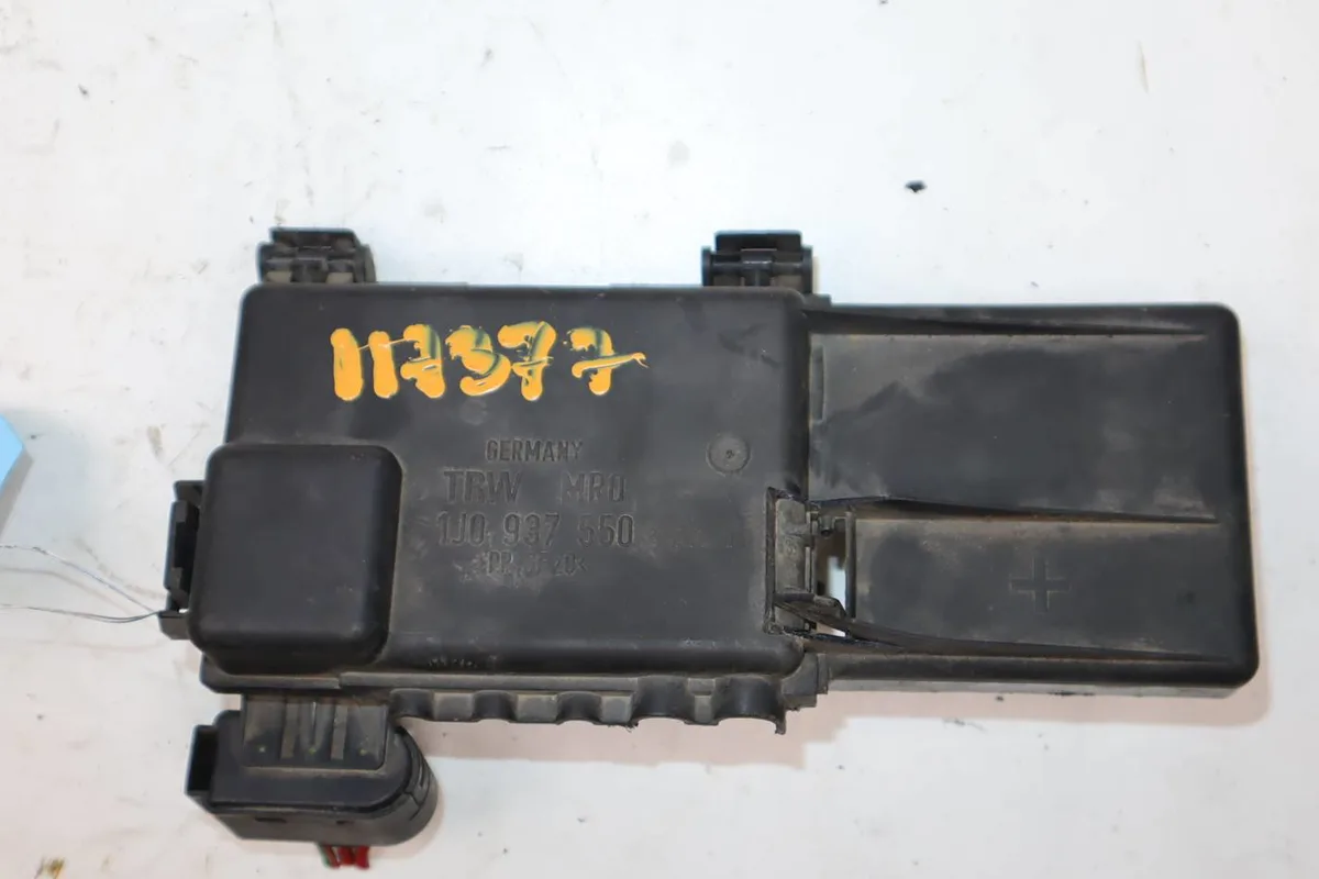 Boitier de batterie de traction Volkswagen GOLF IV (1J1) 1.9 tdi (1997-2004) 3 portes occasion