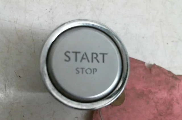 Bouton de demarrage start-stop Peugeot 5008 II (MC_, MJ_, MR_, M4_) 1.6 bluehdi 120 (2016) occasion