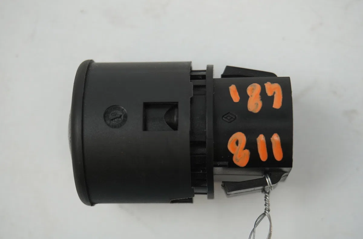 Bouton de demarrage start-stop Renault CLIO III (BR0-1, CR0-1) 2.0 16v sport (2008-2014) occasion — photo 2