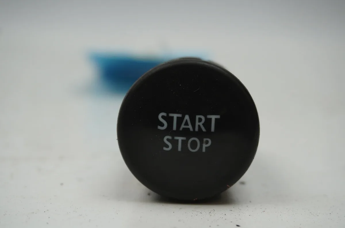 Bouton de demarrage start-stop Renault MEGANE III 3-5 portes (BZ0-1_, B3_) 1.5 dci (bz0c) (2008-2015) 5 portes occasion