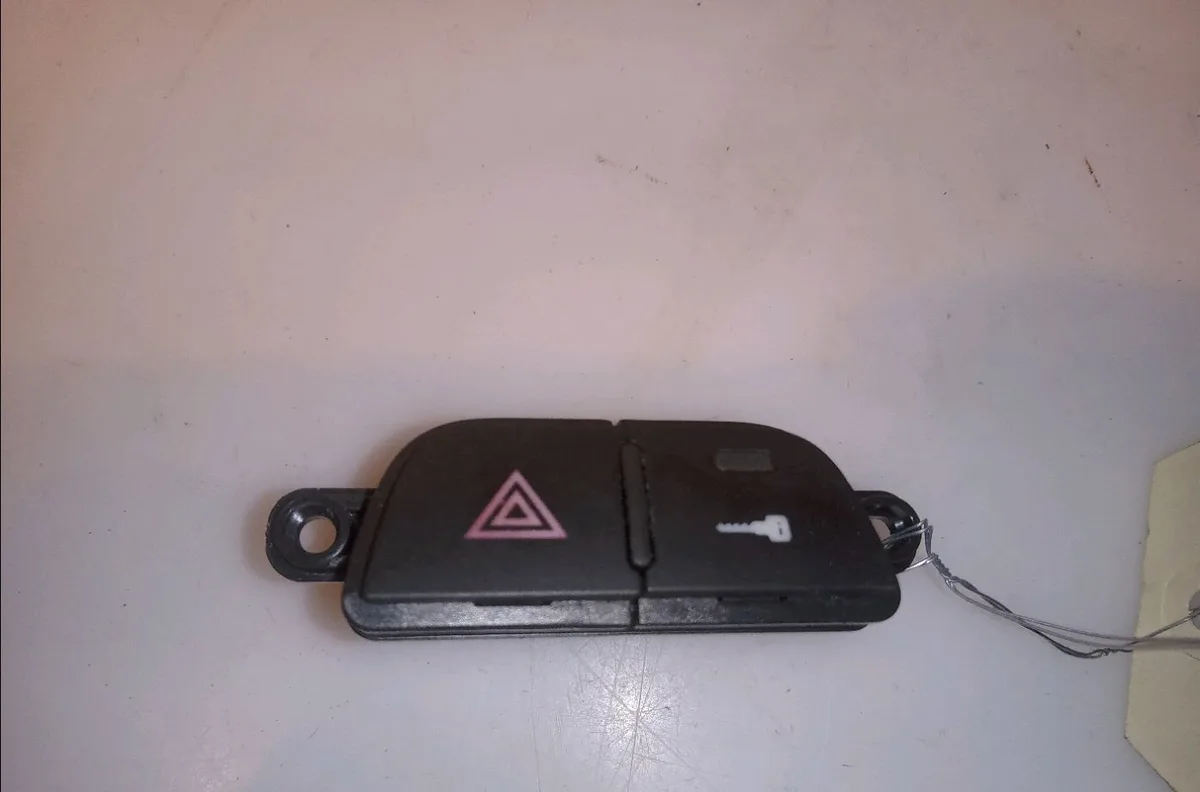Bouton de warning Alfa romeo MITO (955_) 1.3 multijet (955axp1a, 955ayc1a) (2009-2018) 3 portes occasion