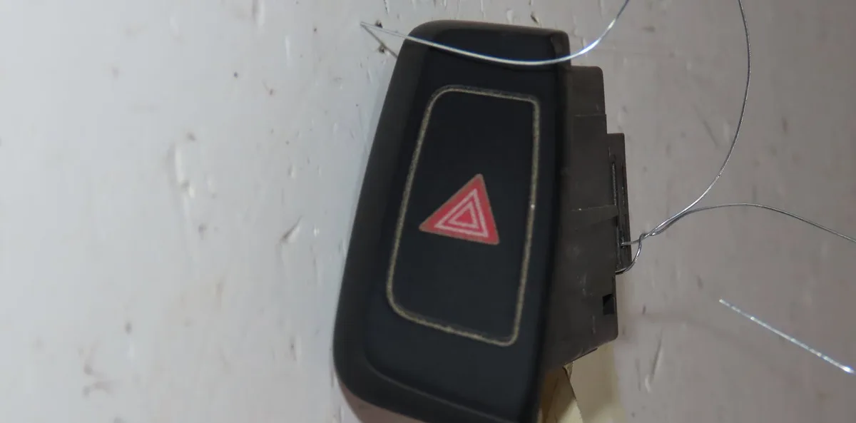 Bouton de warning Audi A5 Décapotable (8F7) 2.7 tdi (2009-2012) occasion