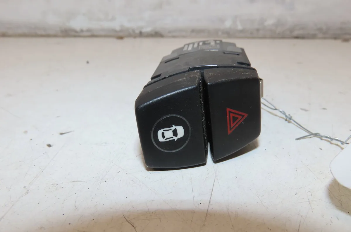 Bouton de warning Bmw X1 (F48) Sdrive 18 d (2015) occasion