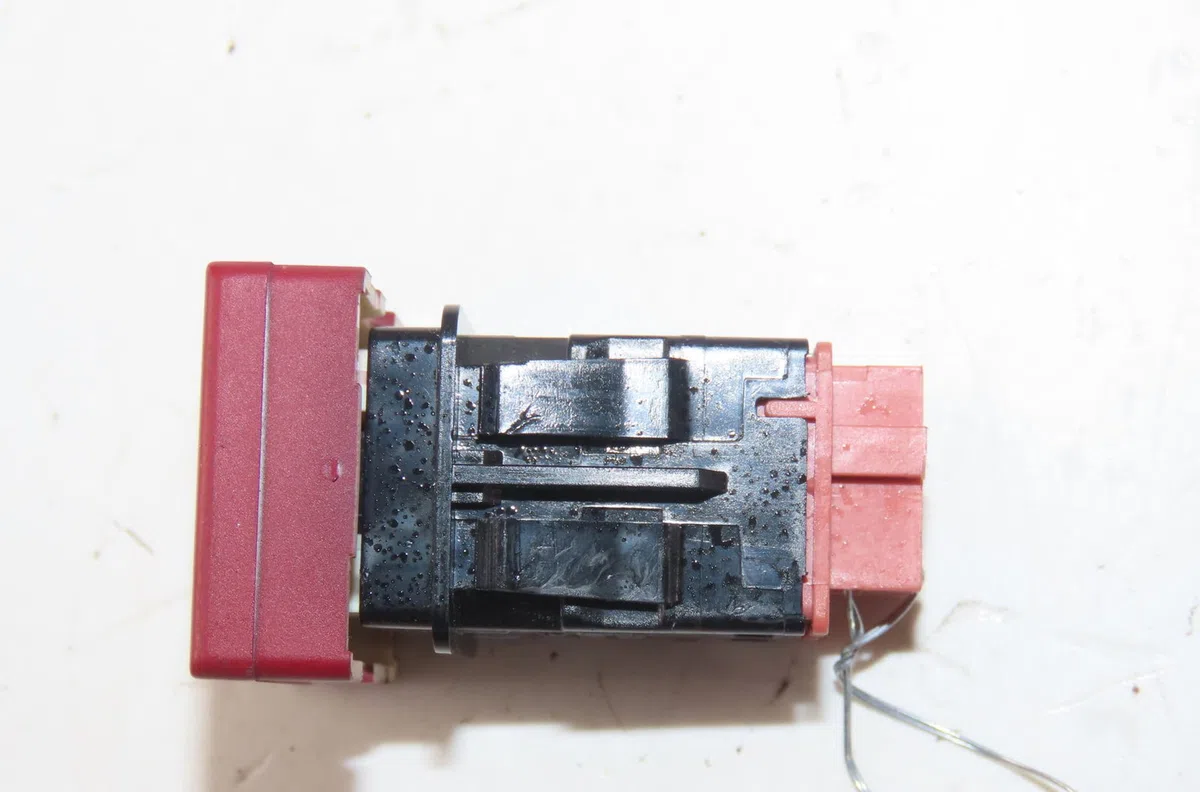 Bouton de warning Citroen BERLINGO Camionnette-Monospace (B9) 1.6 hdi - bluehdi 75 (2010) 4 portes occasion — photo 2