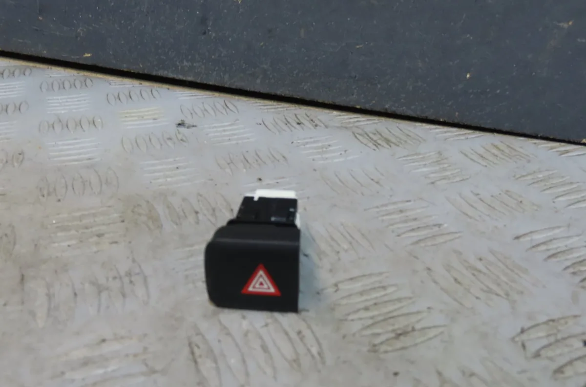 Bouton de warning Citroen BERLINGO Camionnette-Monospace (K9) E-berlingo (2021) occasion