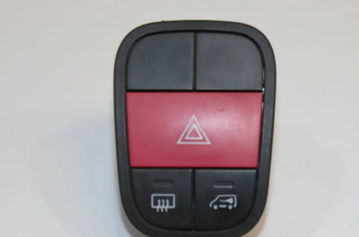Bouton de warning Citroen NEMO Camionnette-Monospace (AA_) 1.4 hdi (2008) 4 portes occasion