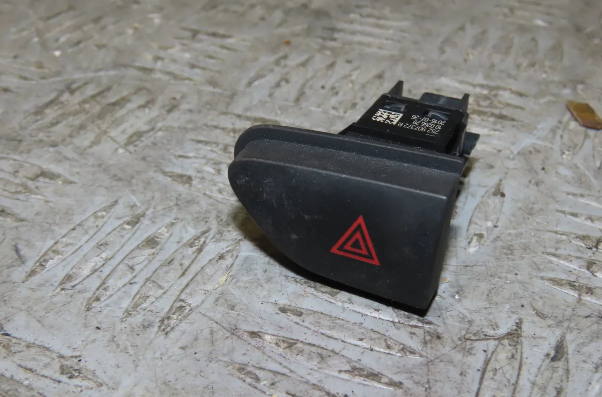Bouton de warning DACIA DUSTER occasion