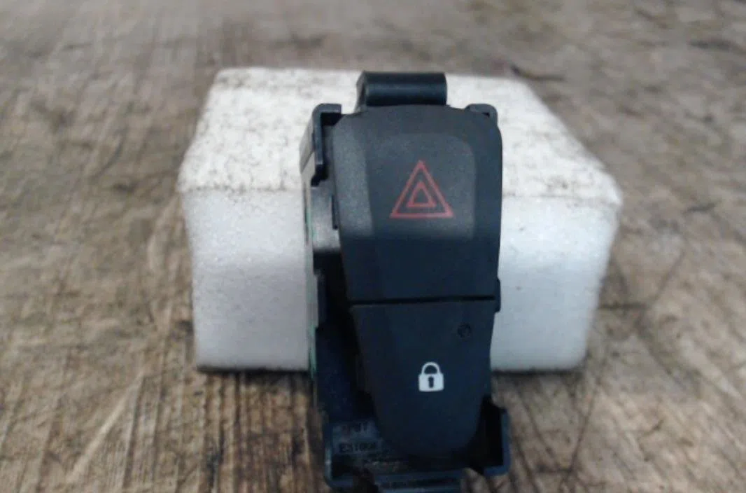 Bouton de warning DACIA LODGY  LODGY PHASE 1 occasion