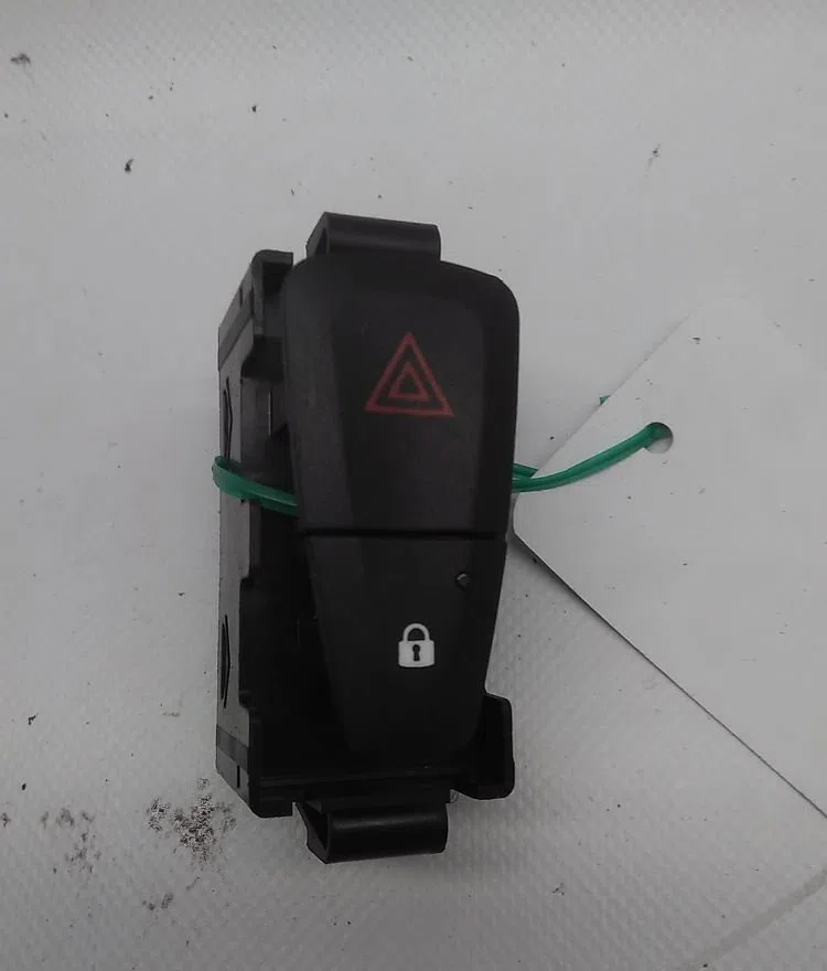 Bouton de warning Dacia SANDERO II 1.0 sce 75 (b8jc, b8jd) (2016) occasion
