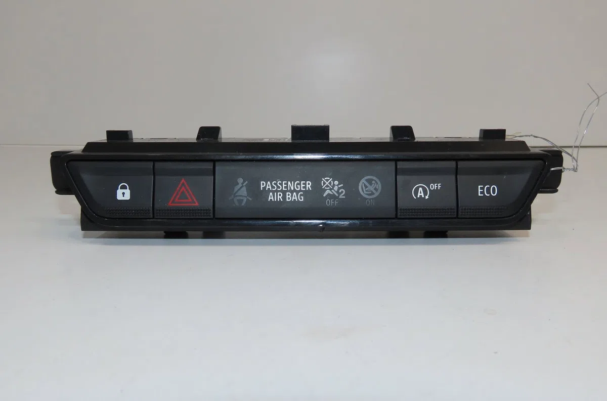 Bouton de warning Dacia SANDERO III Liberty 125 i.e. (m73) (2012) occasion