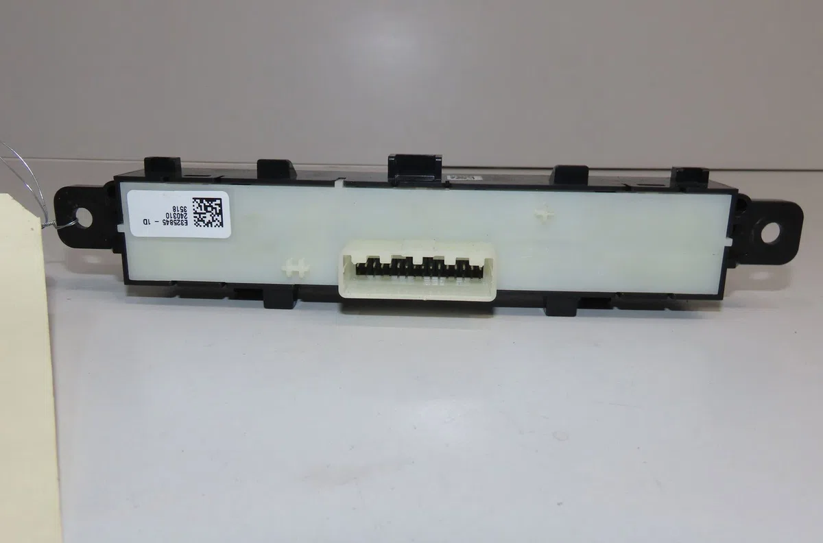 Bouton de warning Dacia SANDERO III Liberty 125 i.e. (m73) (2012) occasion
