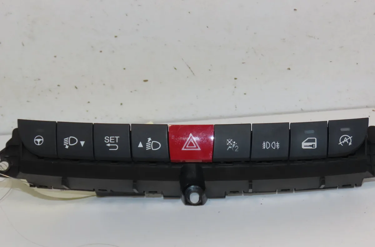 Bouton de warning Fiat 500L (351_, 352_) 1.3 d multijet (199lxy1a, 199lxy11) (2012) occasion