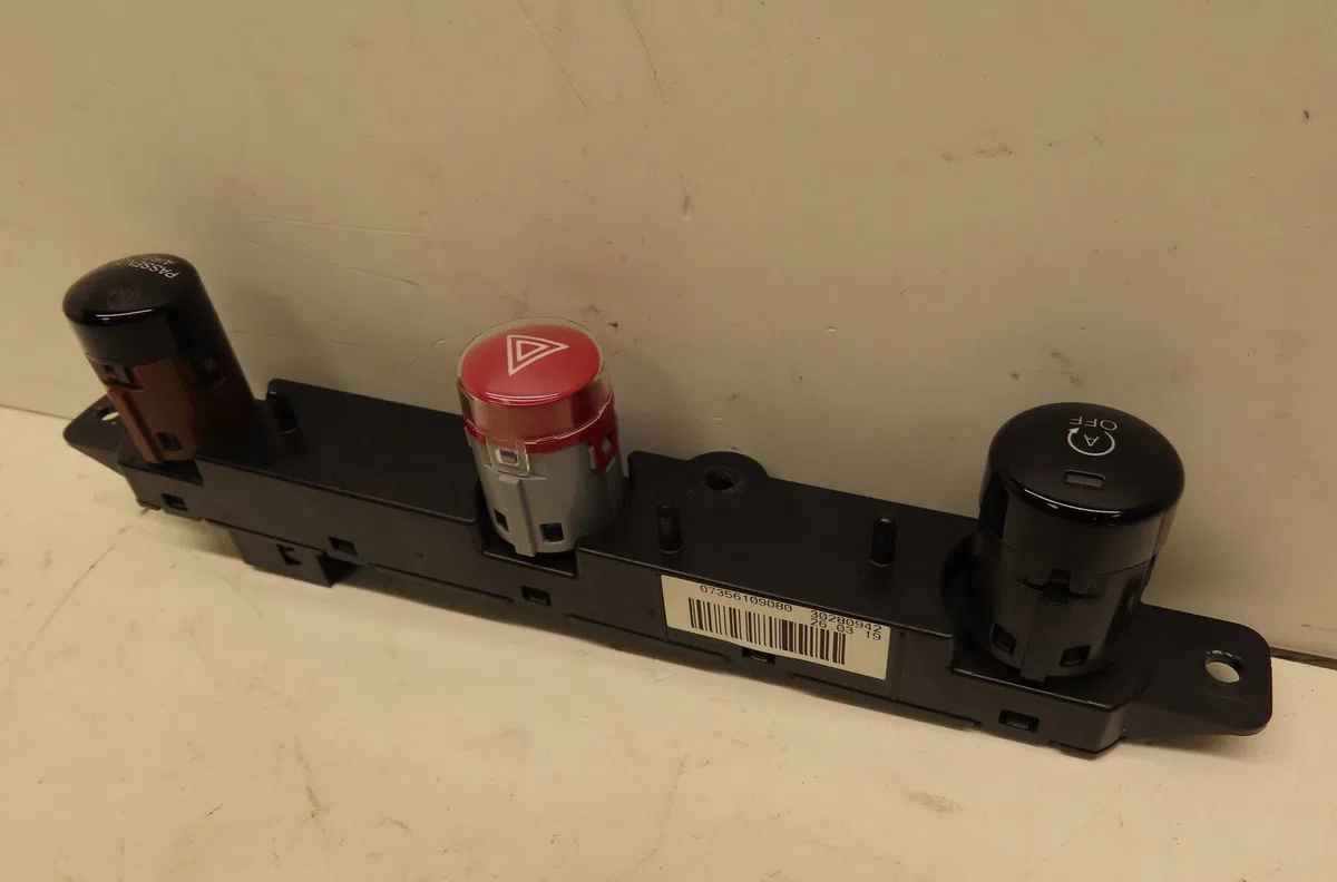 Bouton de warning Fiat 500X (334_) 1.6 d multijet (334axa1b, 334axa11) (2014) occasion — photo 2