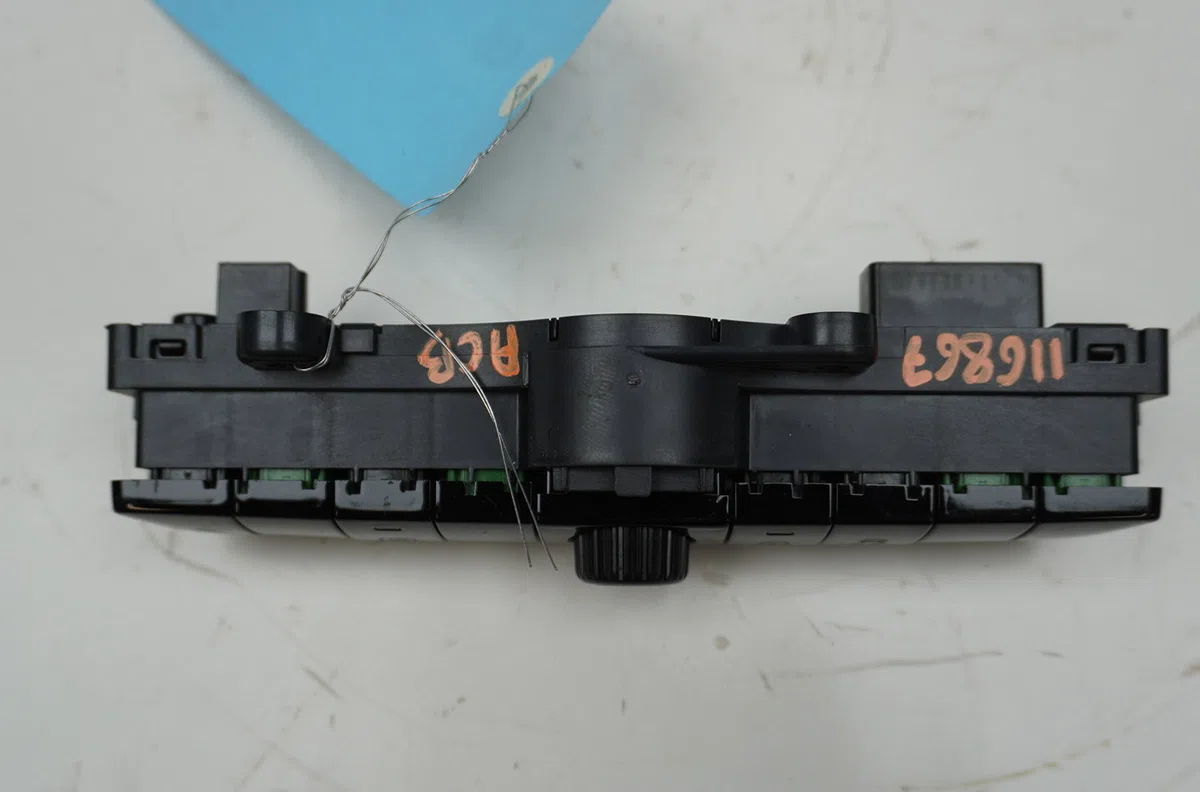 Bouton de warning Fiat DUCATO Camionnette (250_) 140 multijet 2,2 d (2021) occasion — photo 2