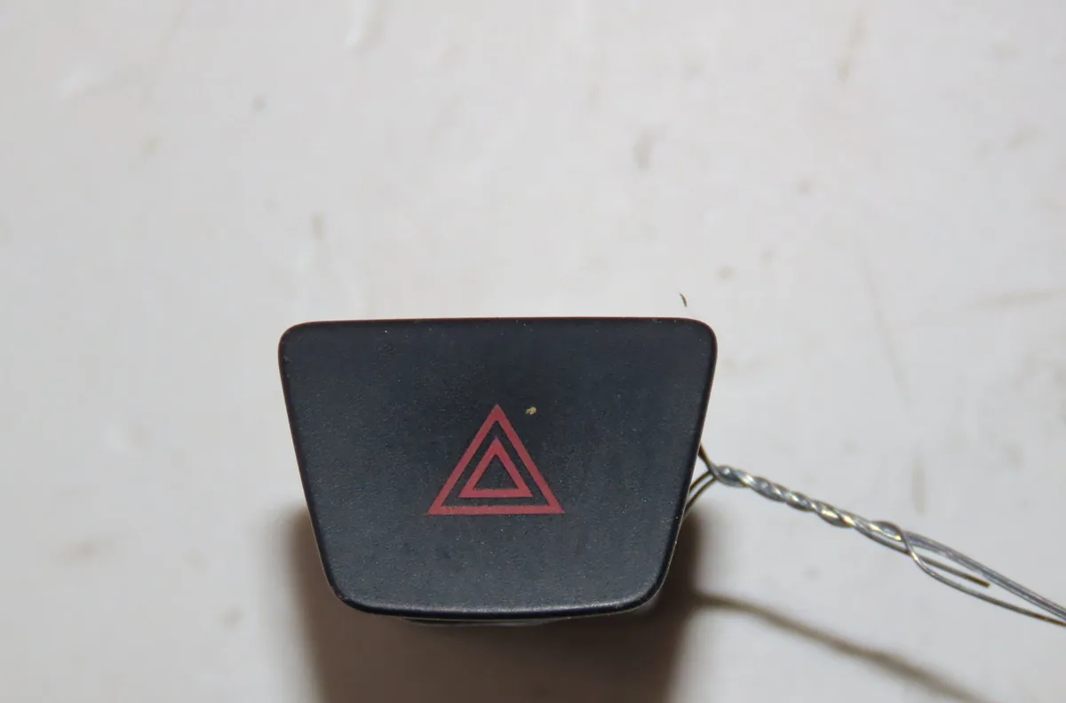Bouton de warning Ford FOCUS IV (HN) 1.0 ecoboost (2018) occasion