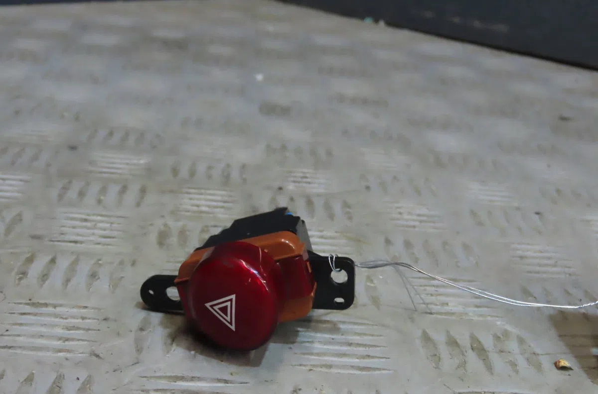 Bouton de warning Honda CIVIC VIII Hatchback (FN, FK) 1.8 (fn1, fk2) (2005) occasion