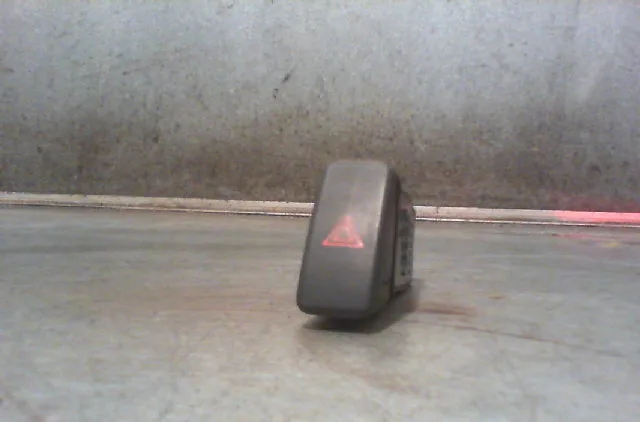 Bouton de warning MAZDA PREMACY Phase 1 07-1999--06-2005 occasion