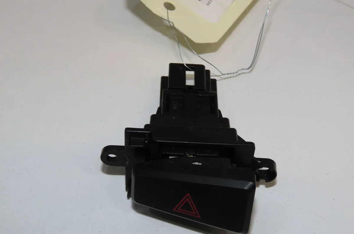 Bouton de warning Mitsubishi PAJERO IV (V8_W, V9_W) 3.2 di-d (v88w, v98w) (2007) occasion