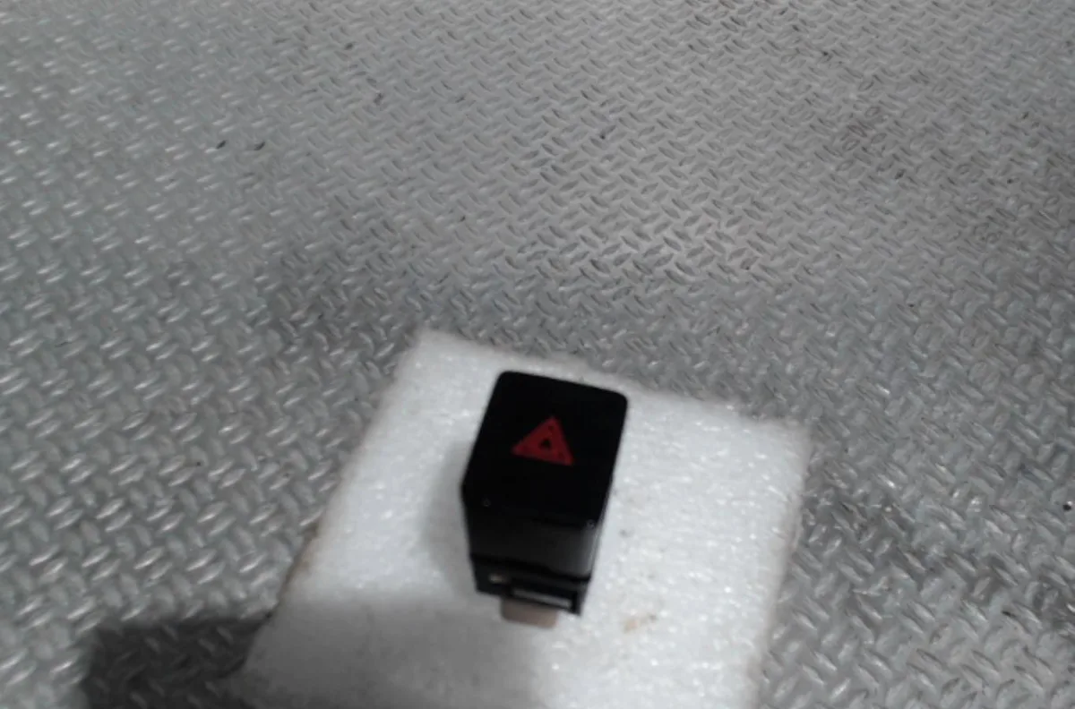 Bouton de warning NISSAN NOTE 2 NOTE 2 occasion