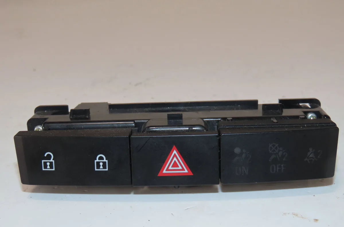 Bouton de warning Opel ASTRA J (P10) 1.3 cdti (68) (2009-2015) 5 portes occasion