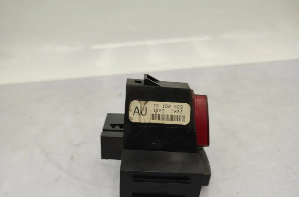 Bouton de warning OPEL CORSA D PHASE 1 occasion — photo 2