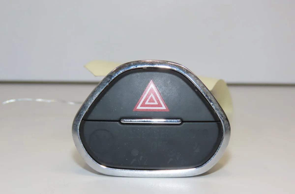Bouton de warning Opel CORSA E (X15) 1.3 cdti (08, 68) (2014) occasion