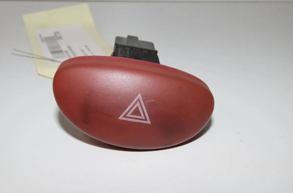 Bouton de warning Peugeot 206 3-5 portes (2A-C) 1.1 i (1998-2007) occasion