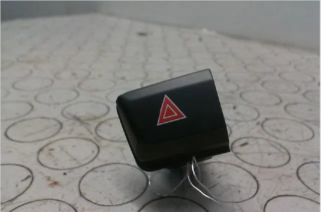 Bouton de warning Peugeot 208 I (CA_, CC_) 1.6 gti (2012) occasion