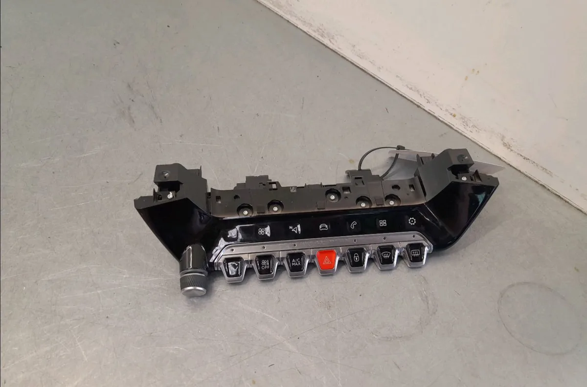 Bouton de warning Peugeot 208 II (UB_, UP_, UW_, UJ_) 1.2 puretech 100 (2019) 5 portes occasion