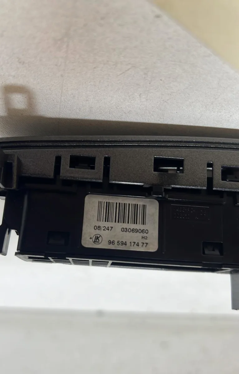 Bouton de warning Peugeot 308 SW I (4E_, 4H_) 1.6 hdi (2009-2014) occasion