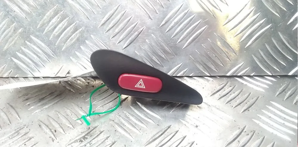 Bouton de warning Peugeot 406 Break (8E-F) 2.0 hdi 110 (1999-2004) 5 portes occasion