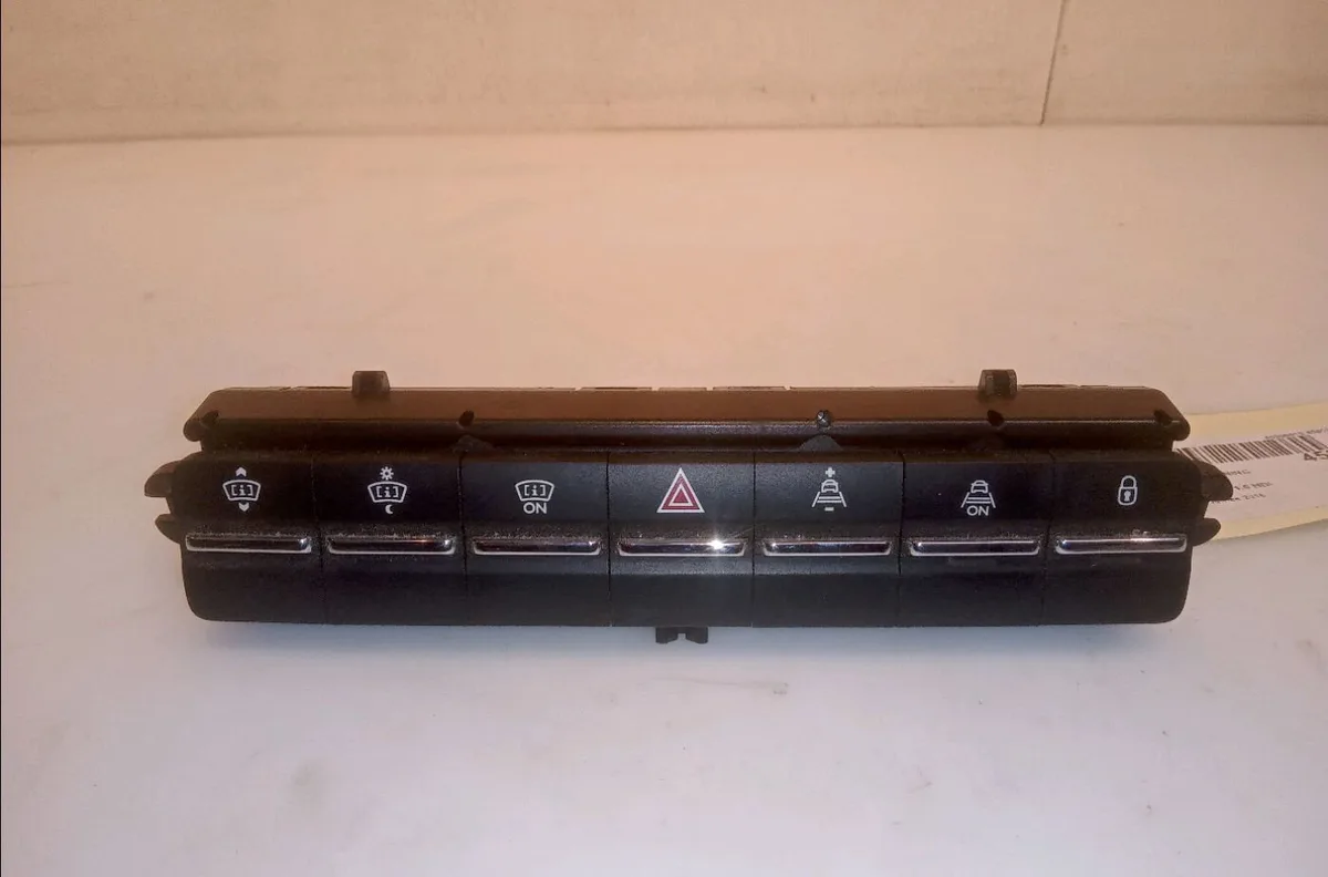 Bouton de warning Peugeot 5008 (0U_, 0E_) 1.6 bluehdi 120 (2014-2017) 5 portes occasion