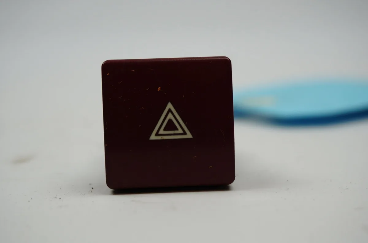 Bouton de warning Peugeot PARTNER Camionnette-Monospace 1.6 hdi 16v (2008) occasion