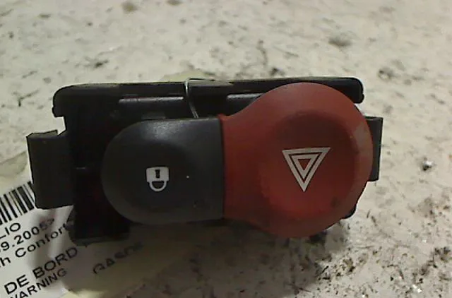 Bouton de warning RENAULT CLIO III 2006 occasion