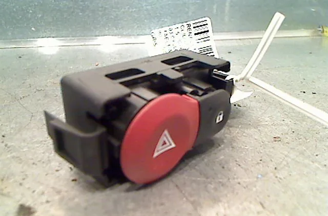 Bouton de warning RENAULT CLIO III Phase 1 09-2005--03-2009 occasion