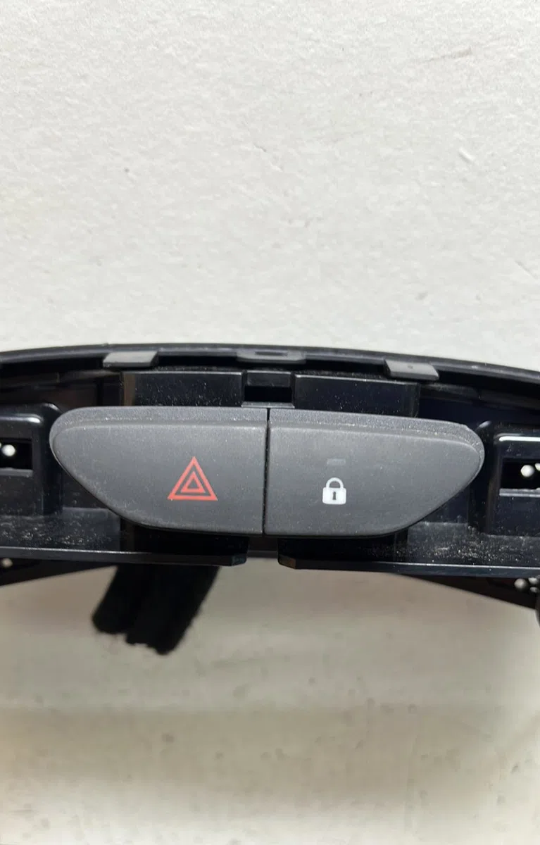 Bouton de warning Renault CLIO IV (BH_) 1.2 16v (2012) occasion