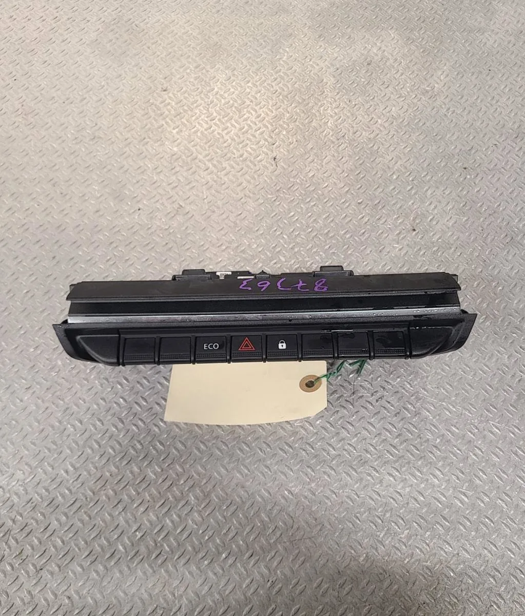 Bouton de warning Renault KANGOO III Monospace Tce 130 (kjmb) (2021) occasion