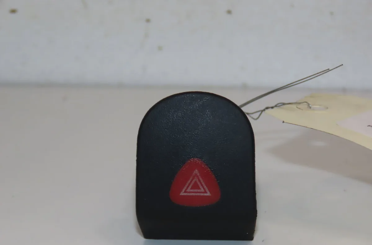 Bouton de warning Renault KANGOO (KC0-1_) 1.2 (kc0a, kc0k, kc0f, kc01) (1997) occasion