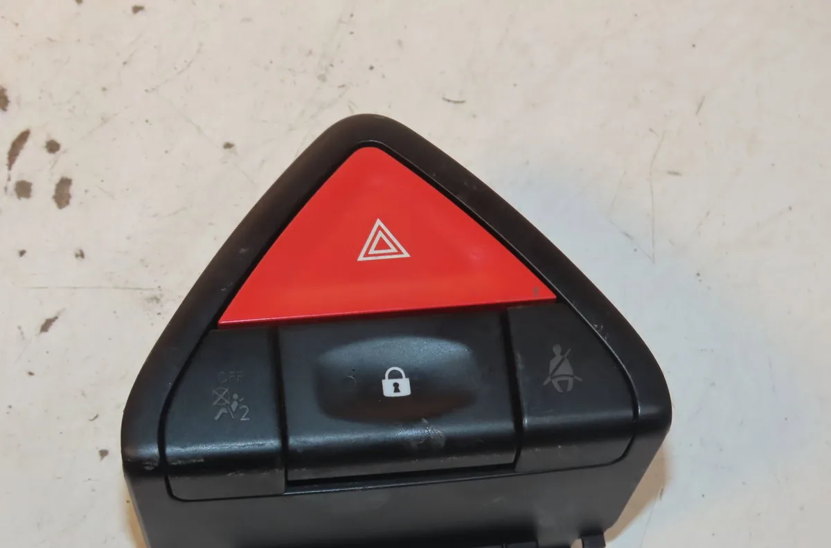 Bouton de warning Renault KOLEOS I (HY_) 2.0 dci (hy0k) (2008) occasion