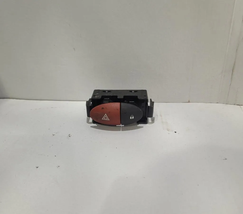 Bouton de warning Renault MASTER III Camionnette (FV) 2.3 dci 135 fwd (fv0n, fv08) (2014) occasion