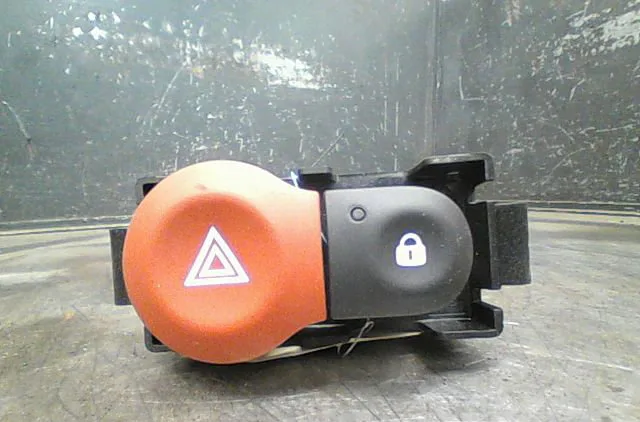 Bouton de warning Renault TWINGO III (BCM_, BCA_) 1.0 sce 70 (bcmb) (2015) 5 portes occasion