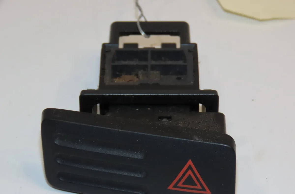 Bouton de warning Toyota LAND CRUISER PRADO (_J12_) 3.0 d-4d (kdj120, kdj125) (2002-2009) occasion