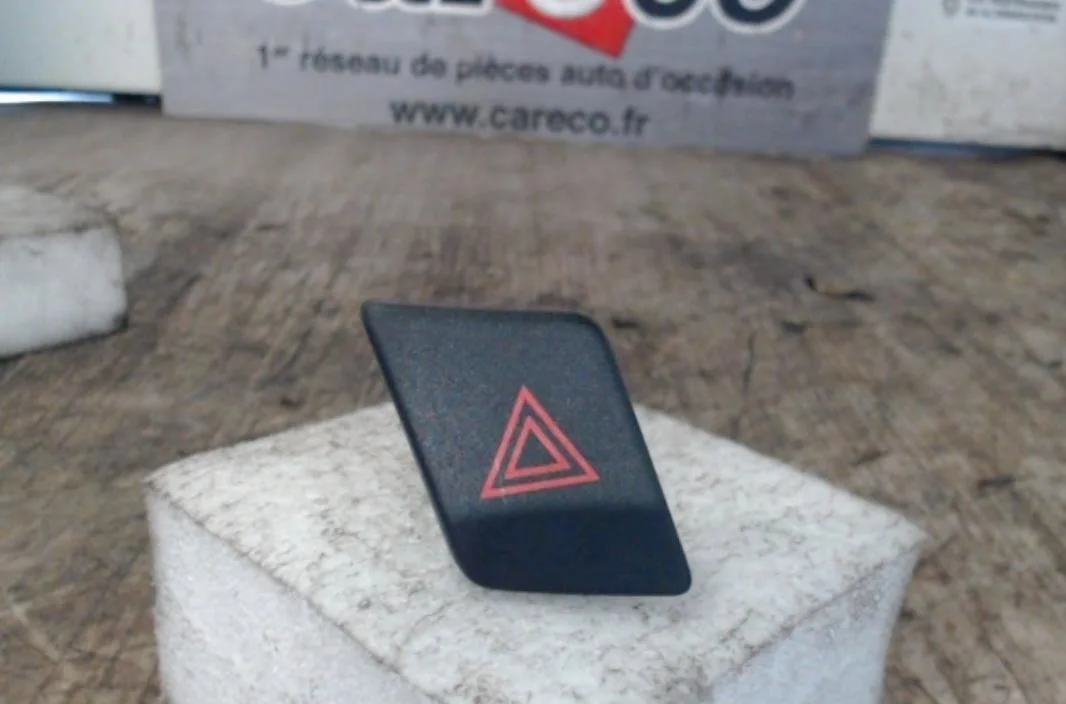 Bouton de warning TOYOTA YARIS 2  YARIS 2 PHASE 2 occasion