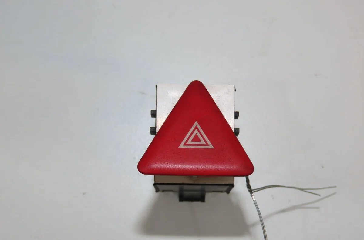 Bouton de warning Volkswagen EOS (1F7, 1F8) 2.0 tdi 16v (2008-2015) occasion